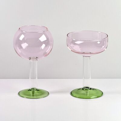 गुणवत्ता Hand Blown Borosilicate Stemmed Wine & Cocktail Glass Set, Pink Bowl with Green Hollow Stem Base, Colored Spray Tinted Art Goblets for Bar, Wedding & Table Decor कारखाना
