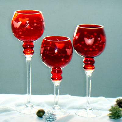 गुणवत्ता Tulip Shape Long Stem Candle Holders With Engrave Pattern फैक्टरी