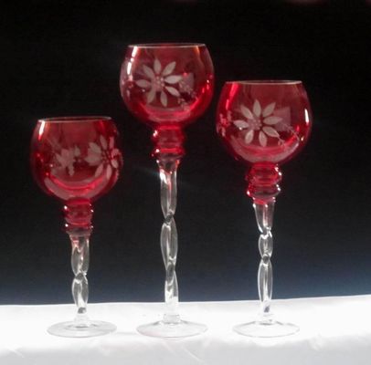 गुणवत्ता Tulip Shape Long Stem Candle Holders With Engrave Pattern फैक्टरी