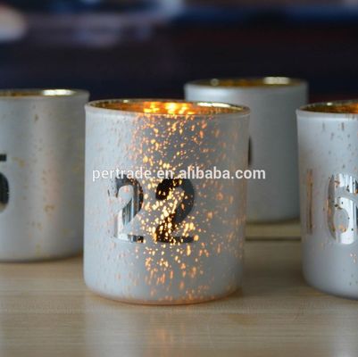 गुणवत्ता Electroplated Matte Glass Candle Holders With Morden Pattern फैक्टरी