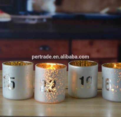 गुणवत्ता Electroplated Matte Glass Candle Holders With Morden Pattern फैक्टरी