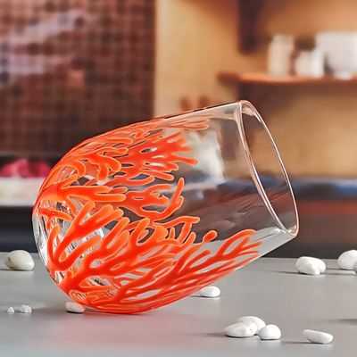 गुणवत्ता Egg Shaped 500ml Crystal Wine Glass With Embossed Red Corals फैक्टरी