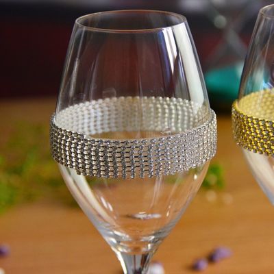गुणवत्ता Diamonds Decorated Crystal Wine Glass As Anniversary Gift फैक्टरी
