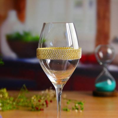 गुणवत्ता Diamonds Decorated Crystal Wine Glass As Anniversary Gift फैक्टरी