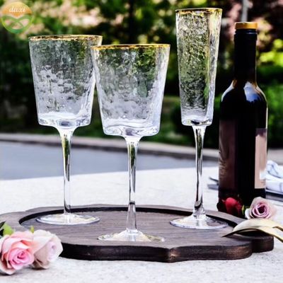 गुणवत्ता Hammer Texture Crystal Wine Glass In Triangle Shape फैक्टरी