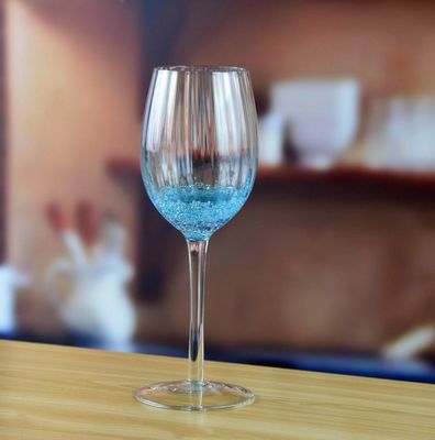 गुणवत्ता Handmade Ocean Blue Wine Goblet Glass With Sparkling Bubbles फैक्टरी