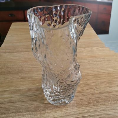 गुणवत्ता Tree Stump Shaped Customize Color Decorative Glass Vase फैक्टरी