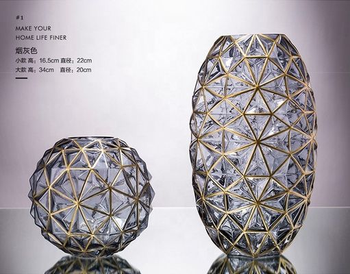 गुणवत्ता Creative Handpainted Decorative Glass Vase For Wedding फैक्टरी