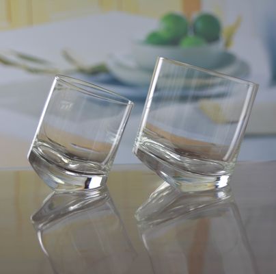 गुणवत्ता Lead Free Slanted Bottom Round Whiskey Tasting Glasses फैक्टरी