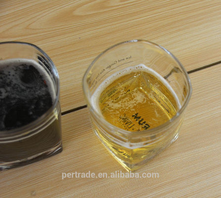 गुणवत्ता Set Of Four Square 240ml Fancy Whiskey Glass With Decal फैक्टरी