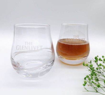 गुणवत्ता Old Fashioned Round Handmade Whiskey Glass With Heavey Base फैक्टरी