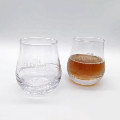 गुणवत्ता Old Fashioned Round Handmade Whiskey Glass With Heavey Base फैक्टरी