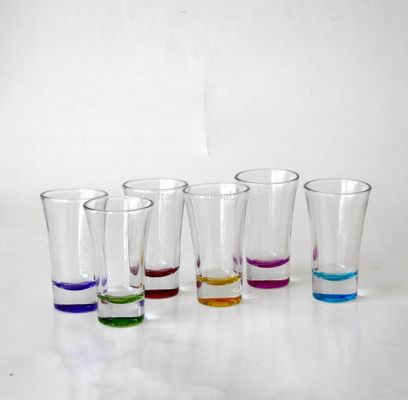 गुणवत्ता Handpainted Rainbowl Bottom Crystal Shot Glasses For Pub फैक्टरी