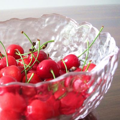 गुणवत्ता Hammered Pattern Irregular Shape Crystal Salad Serving Bowl फैक्टरी