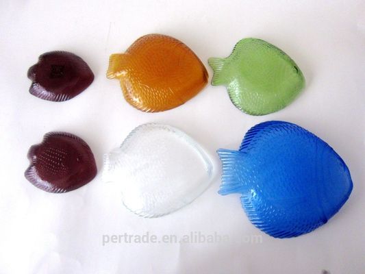 गुणवत्ता Fish Shaped Embossed Colorful Glass Charger Plates फैक्टरी