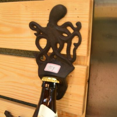 गुणवत्ता Rustic Wall Mounted Octopus Antique Cast Iron Bottle Opener फैक्टरी