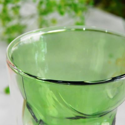 गुणवत्ता Green Borosilicate Double Layer Colored Drinking Glasses फैक्टरी