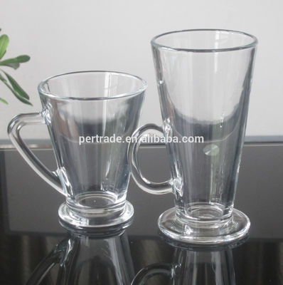 गुणवत्ता Irish Style Machine Made Crystal Whisky Tumblers With Handle फैक्टरी