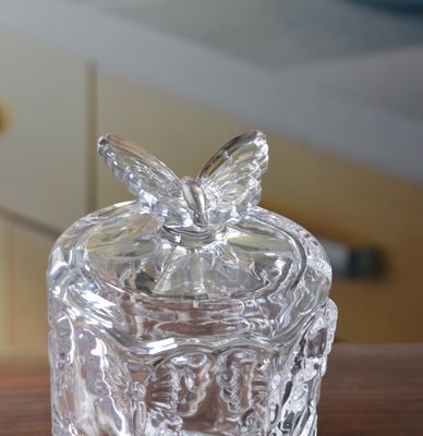 गुणवत्ता Butterfly Embossed Creative Crystal Glass Storage Jars फैक्टरी
