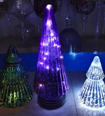 गुणवत्ता Handblown LED Holiday Glass Candle Holders Christmas Tree Pattern फैक्टरी