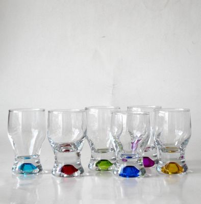गुणवत्ता Handpainted Rainbowl Bottom Crystal Shot Glasses For Pub फैक्टरी