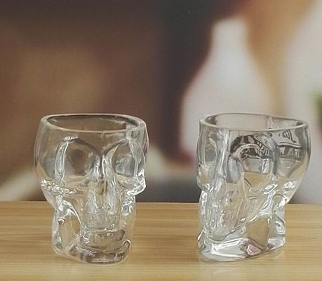 गुणवत्ता Machine Made Embossed Skull 1.5 Oz Shot Glasses फैक्टरी