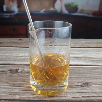 गुणवत्ता 550ml Crystal Seamless Cocktail Mixing Glass With Hand Cut फैक्टरी