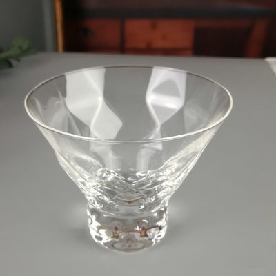गुणवत्ता Lead Free Crystal Cocktail Glasses With Optical Diamonds Design फैक्टरी
