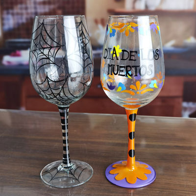 गुणवत्ता FDA Holiday Gift Hand Painted Festival Wine Glass फैक्टरी