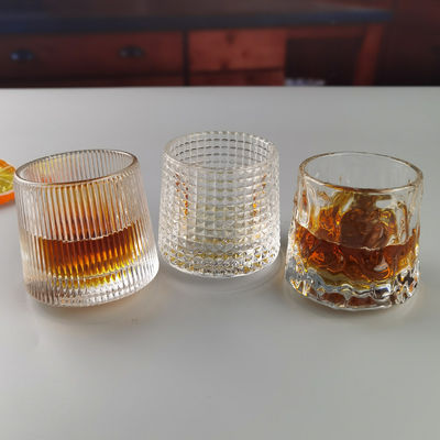 गुणवत्ता Lead Free  FDA Embossed Handmade Whiskey Glass Turning Bottom फैक्टरी