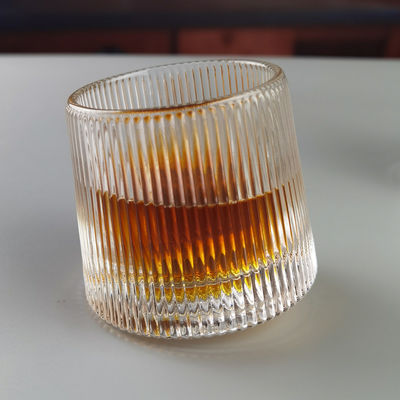 गुणवत्ता Lead Free  FDA Embossed Handmade Whiskey Glass Turning Bottom फैक्टरी